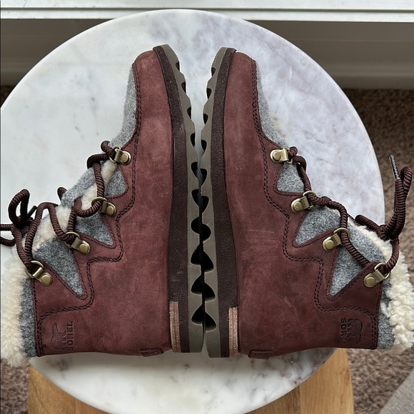 SOREL ANKLE BOOTS SZ 5 Excellent condition - Picture 3 of 9